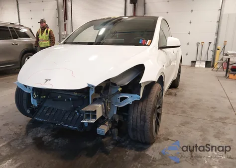 2022 Tesla Model Y Long Range Dual Motor All-Wheel Drive z USA, uszkodzony, nr VIN 7SAYGDEE3NF435942